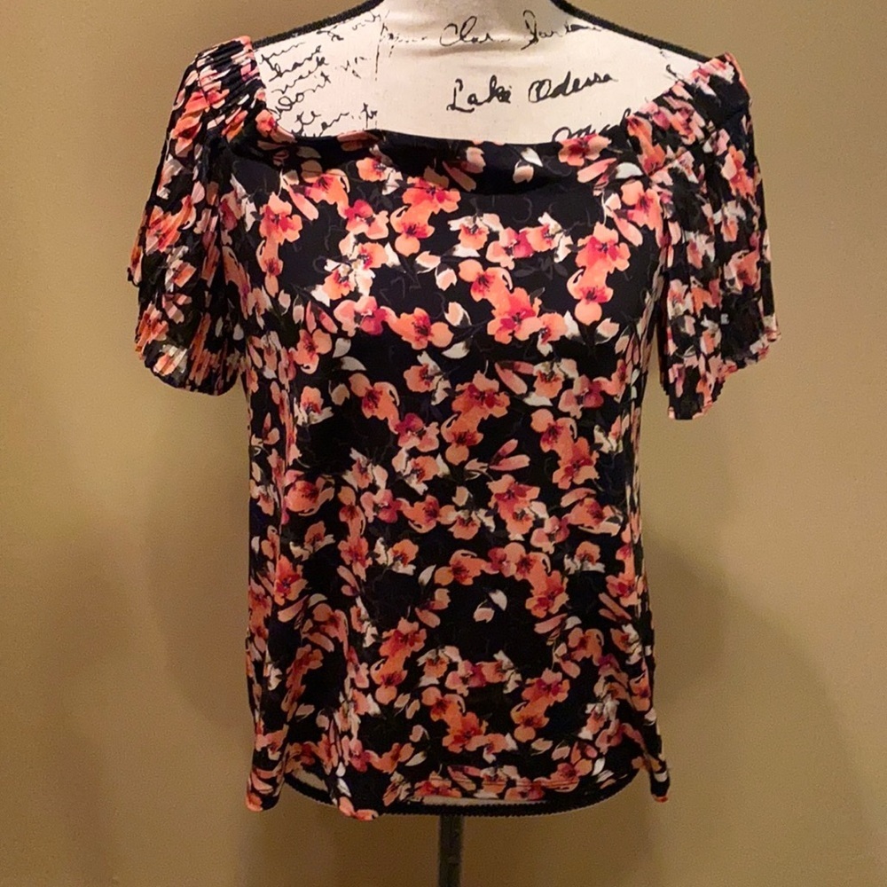 White House Black Market floral off the shoulder top size‎ s